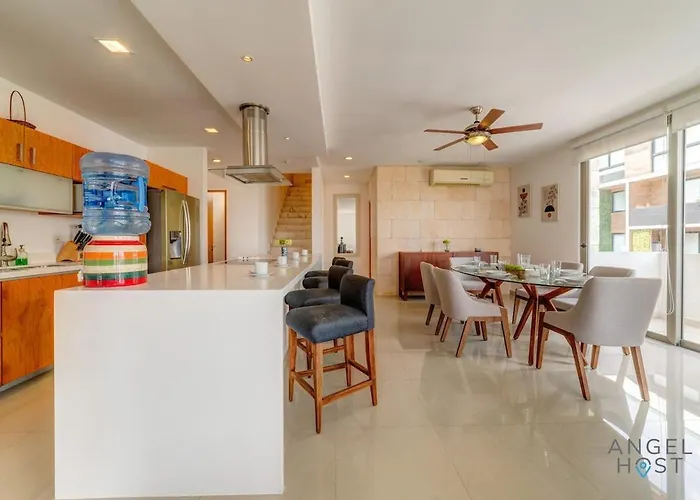 Coastal Oasis W Tub Near & 5th Ave * Playa del Carmen