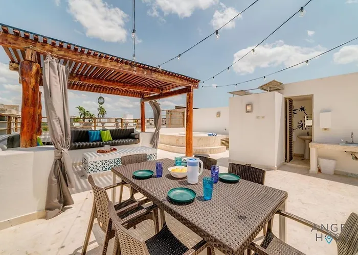 Coastal Oasis W Tub Near & 5th Ave *