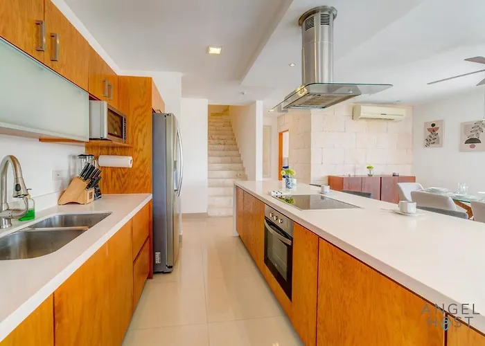 Apartment Coastal Oasis W Tub Near & 5th Ave