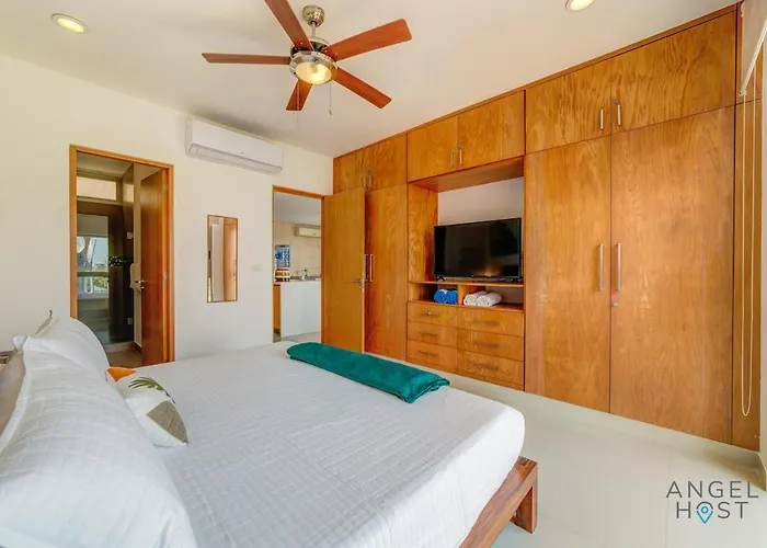 Apartment Coastal Oasis W Tub Near & 5th Ave *