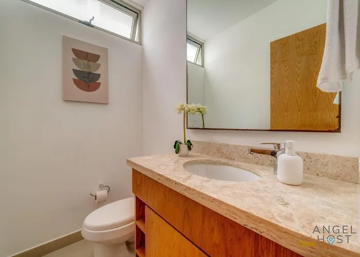 Apartment Coastal Oasis W Tub Near & 5th Ave