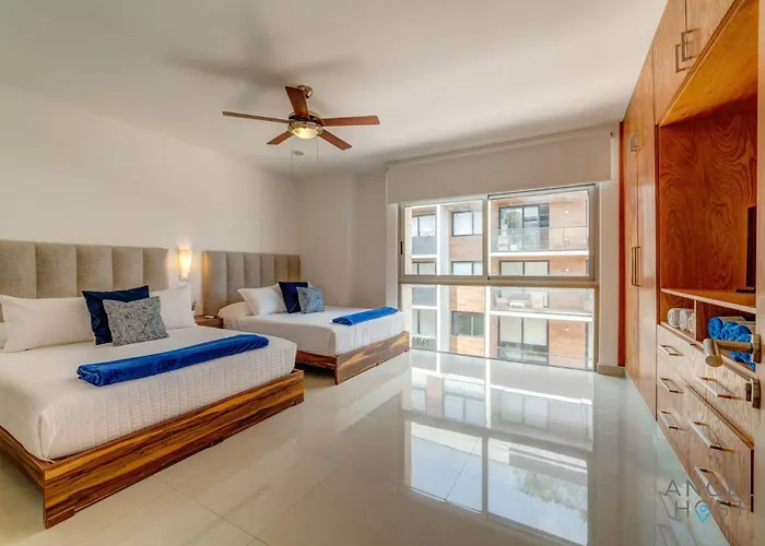 Coastal Oasis W Tub Near & 5th Ave * Playa del Carmen